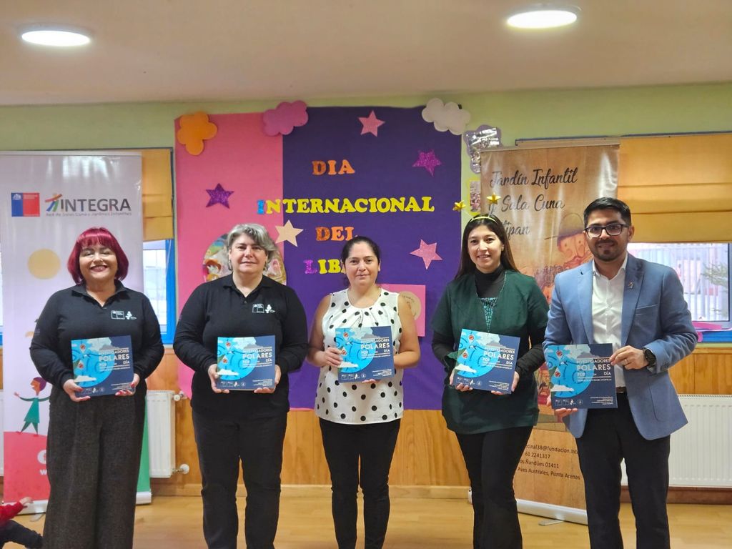 foto entrega libro foto entrega libro