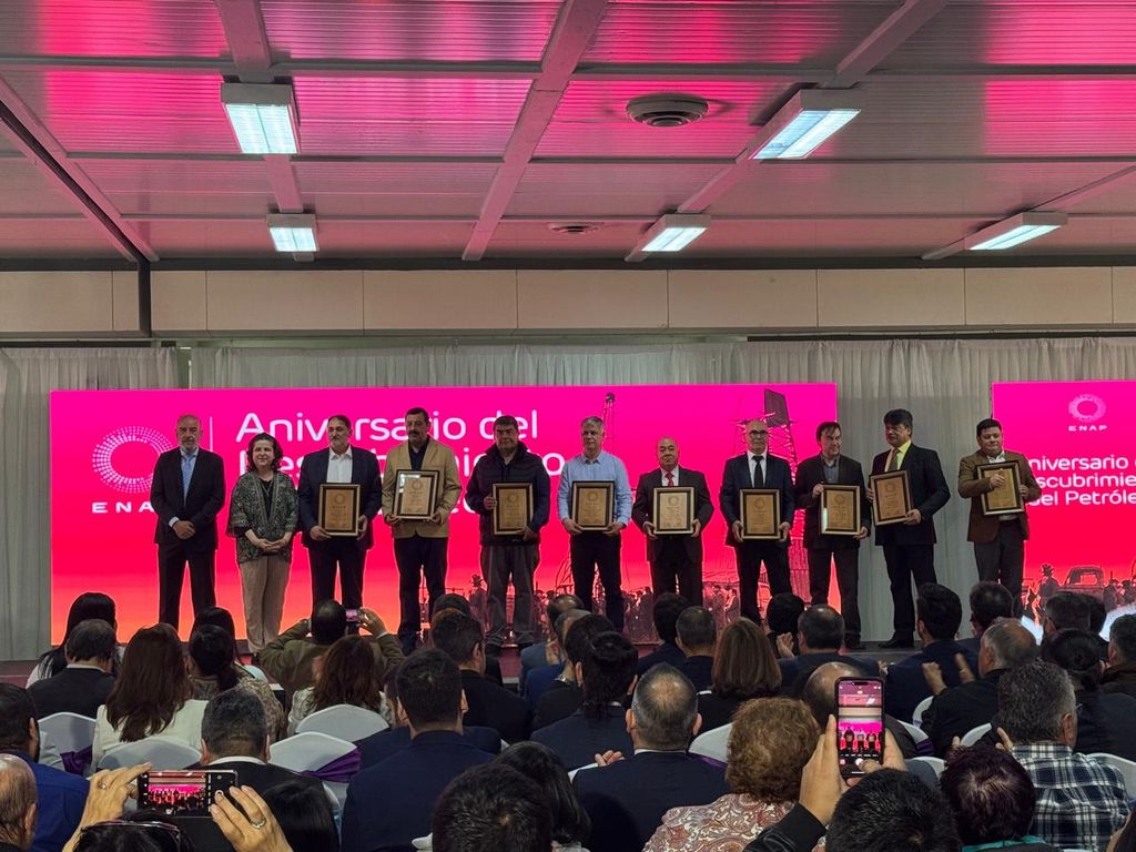 Foto 79 años petróleo Foto 79 años petróleo