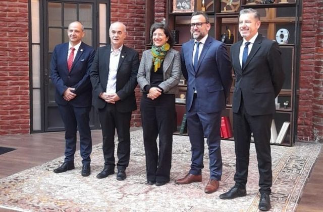 1d3de6d4-ecb8-42f4-abbc-218e6dff5c1b 1d3de6d4-ecb8-42f4-abbc-218e6dff5c1b