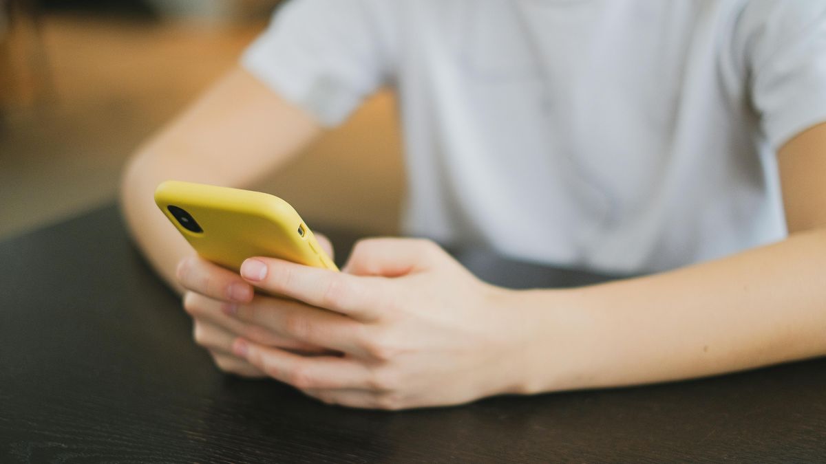 EXPERTOS ADVIERTEN POR IMPACTO DEL USO EXCESIVO DE REDES SOCIALES EN NIÑOS Y ADOLESCENTES