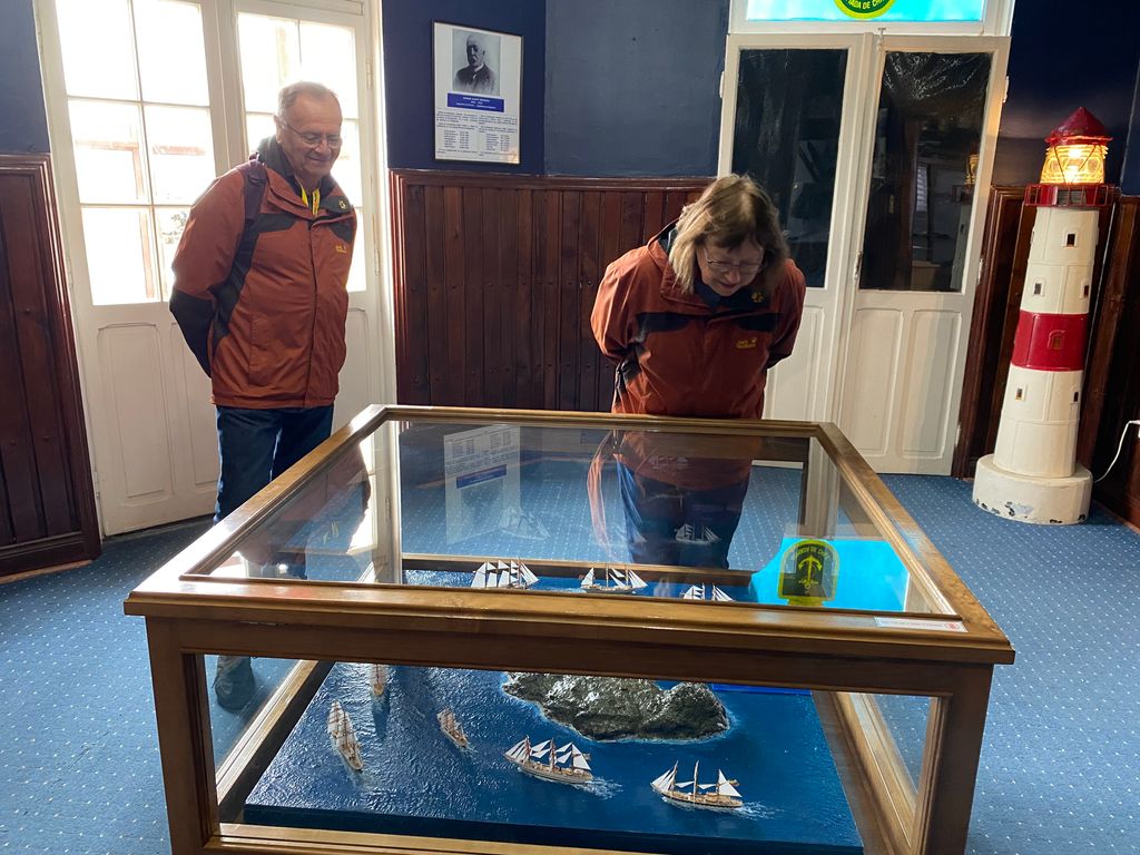 turistas internacionales en Museo Naval y Marítimo 5