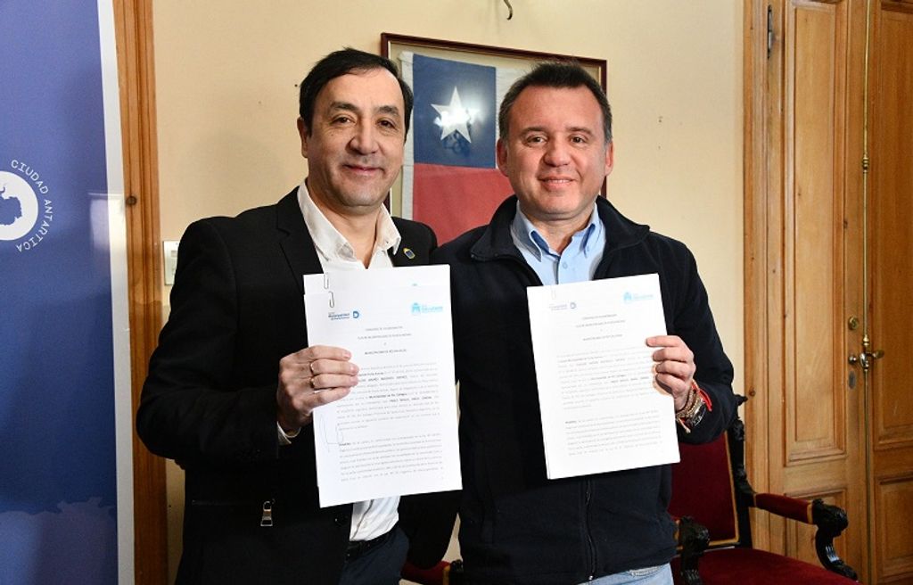 Firma convenio (1) Firma convenio (1)