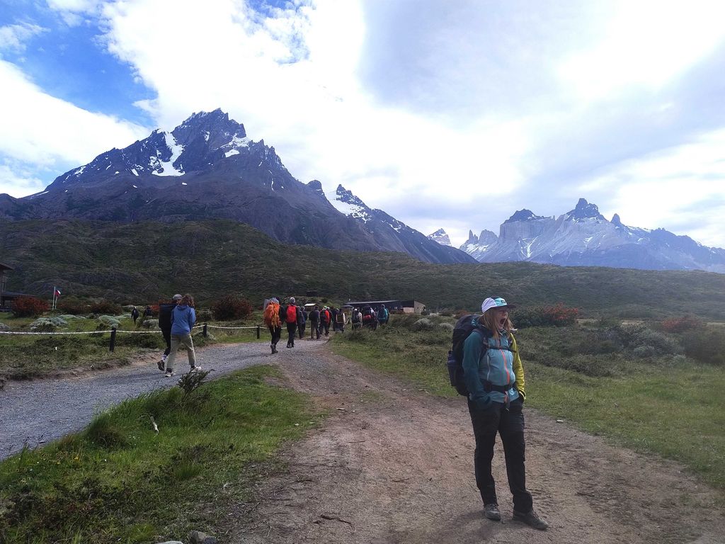 Turistas en Paine Grande Turistas en Paine Grande