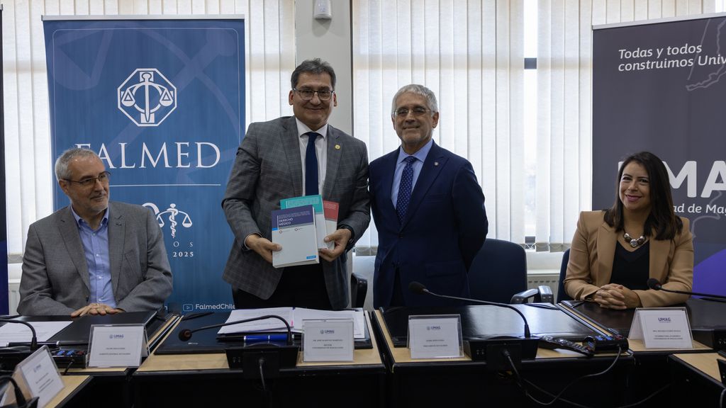 El rector José Maripani y el presidente del directorio de la entidad, doctor Jaime Sepúlveda, firmaron los documentos El rector José Maripani y el presidente del directorio de la entidad, doctor Jaime Sepúlveda, firmaron los documentos