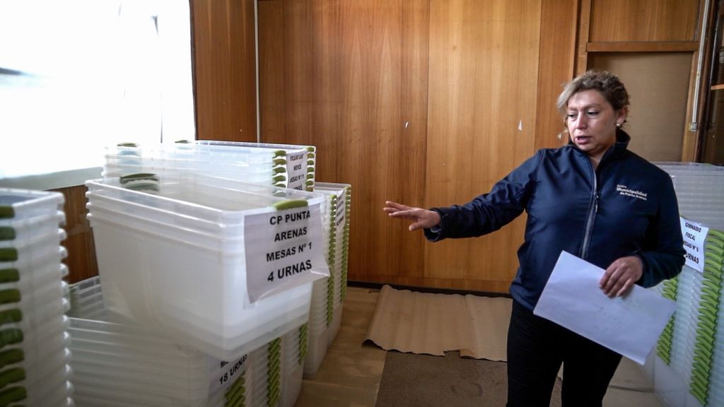 PREPARACIÓN DE MATERIAL ELECTORAL (2) PREPARACIÓN DE MATERIAL ELECTORAL (2)