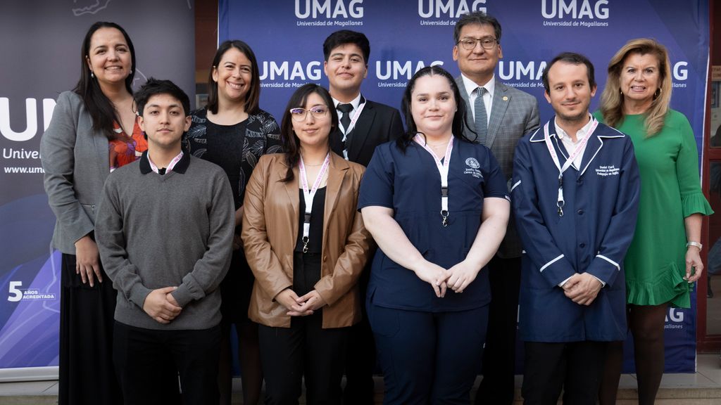 Mesa Ejecutiva FEUM 2025 junto al rector y parte de su equipo directivo Mesa Ejecutiva FEUM 2025 junto al rector y parte de su equipo directivo