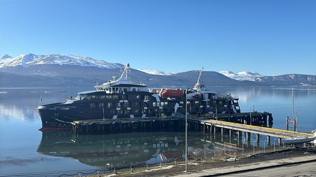 Magellan Explorer en Muelle Guardián Brito - Williams (1)