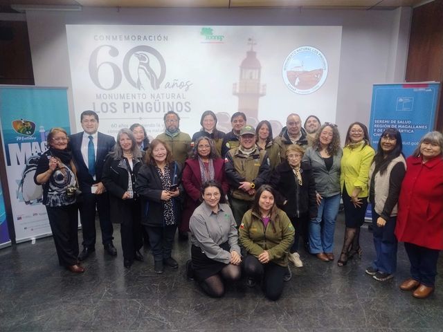 El equipo de CONAF junto a las integrantes del colctivo de arte Matices El equipo de CONAF junto a las integrantes del colctivo de arte Matices