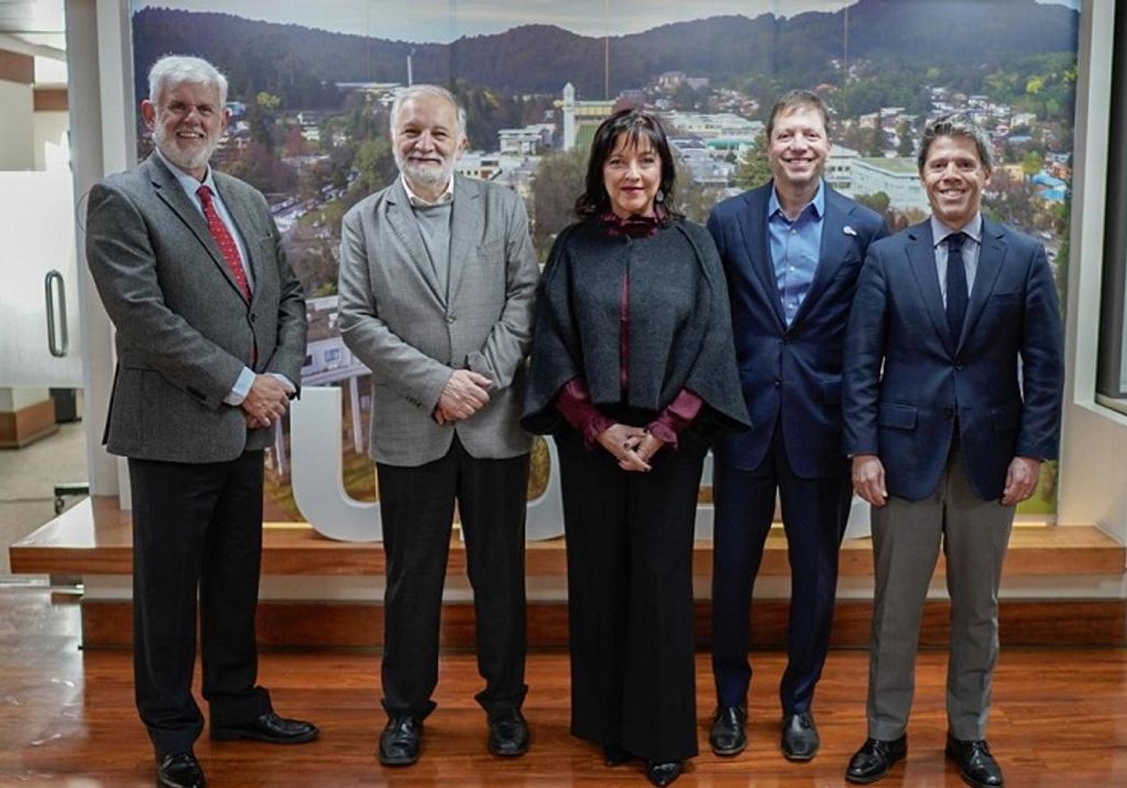 Conversatorio H2V Geopolítica 2025-06-17 at 10 Conversatorio H2V Geopolítica 2025-06-17 at 10