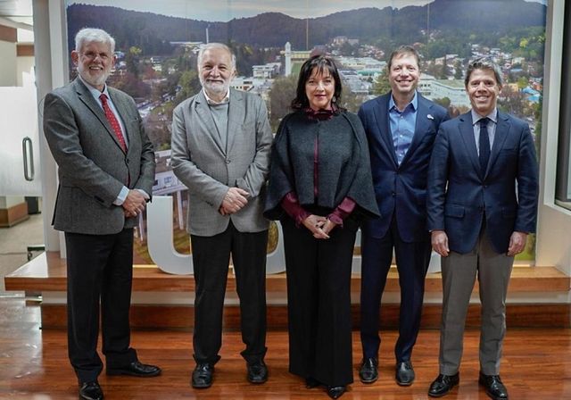 Conversatorio H2V Geopolítica 2025-06-17 at 10 Conversatorio H2V Geopolítica 2025-06-17 at 10