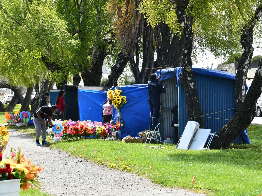 PUESTOS PARA 1 DE NOVIEMBRE (5) PUESTOS PARA 1 DE NOVIEMBRE (5)