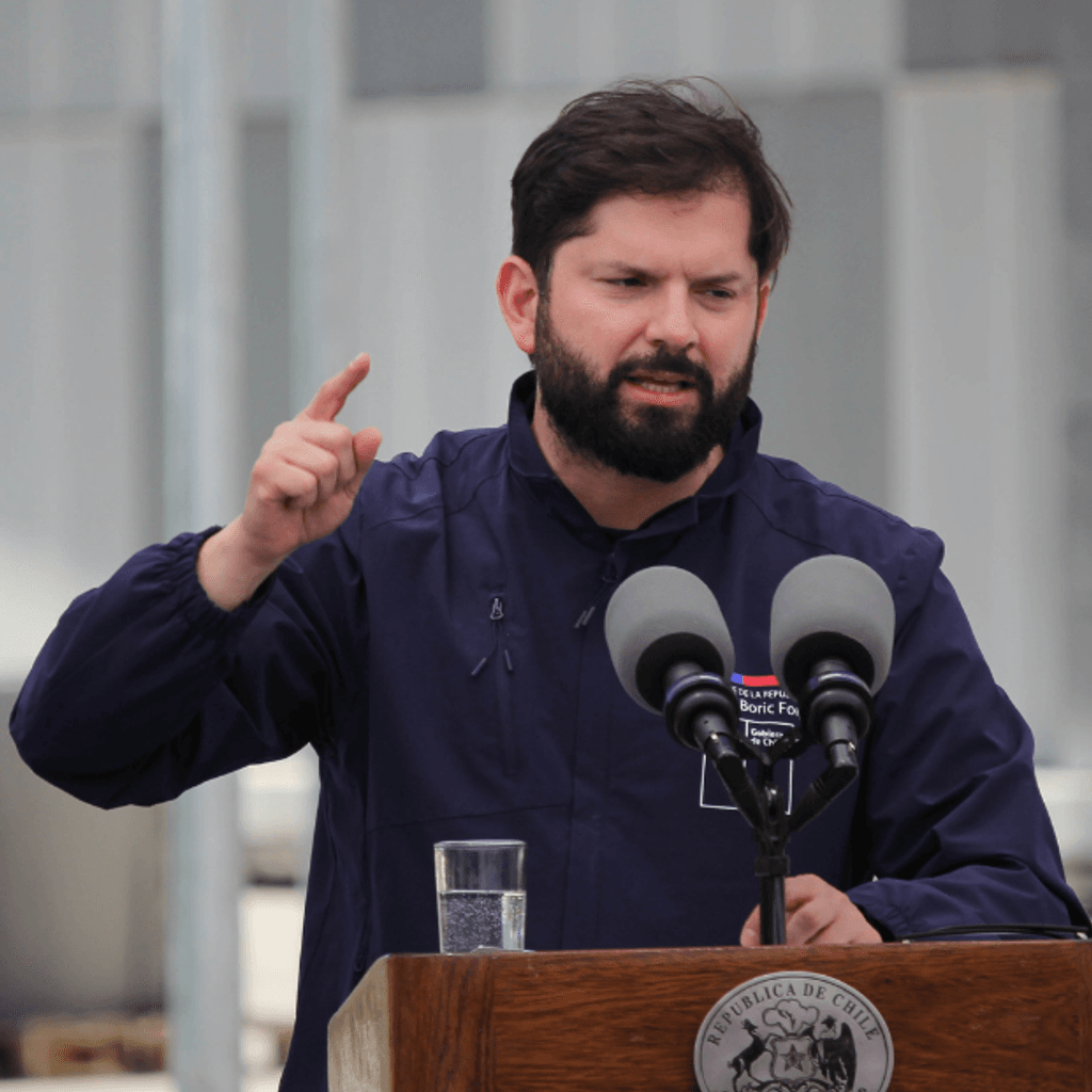 social-cadem-chilenos-le-ponen-nota-roja-al-pais-y-boric-cierra-con-misma-aprobacion-que-en-2023 social-cadem-chilenos-le-ponen-nota-roja-al-pais-y-boric-cierra-con-misma-aprobacion-que-en-2023