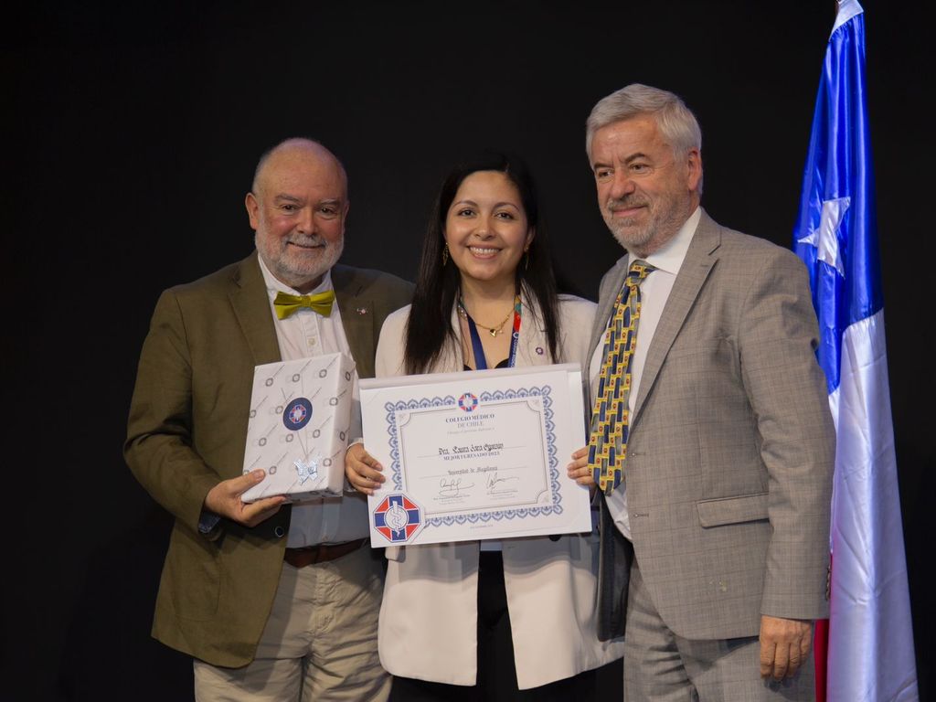 Entrega reconocimiento Laura Jara Entrega reconocimiento Laura Jara