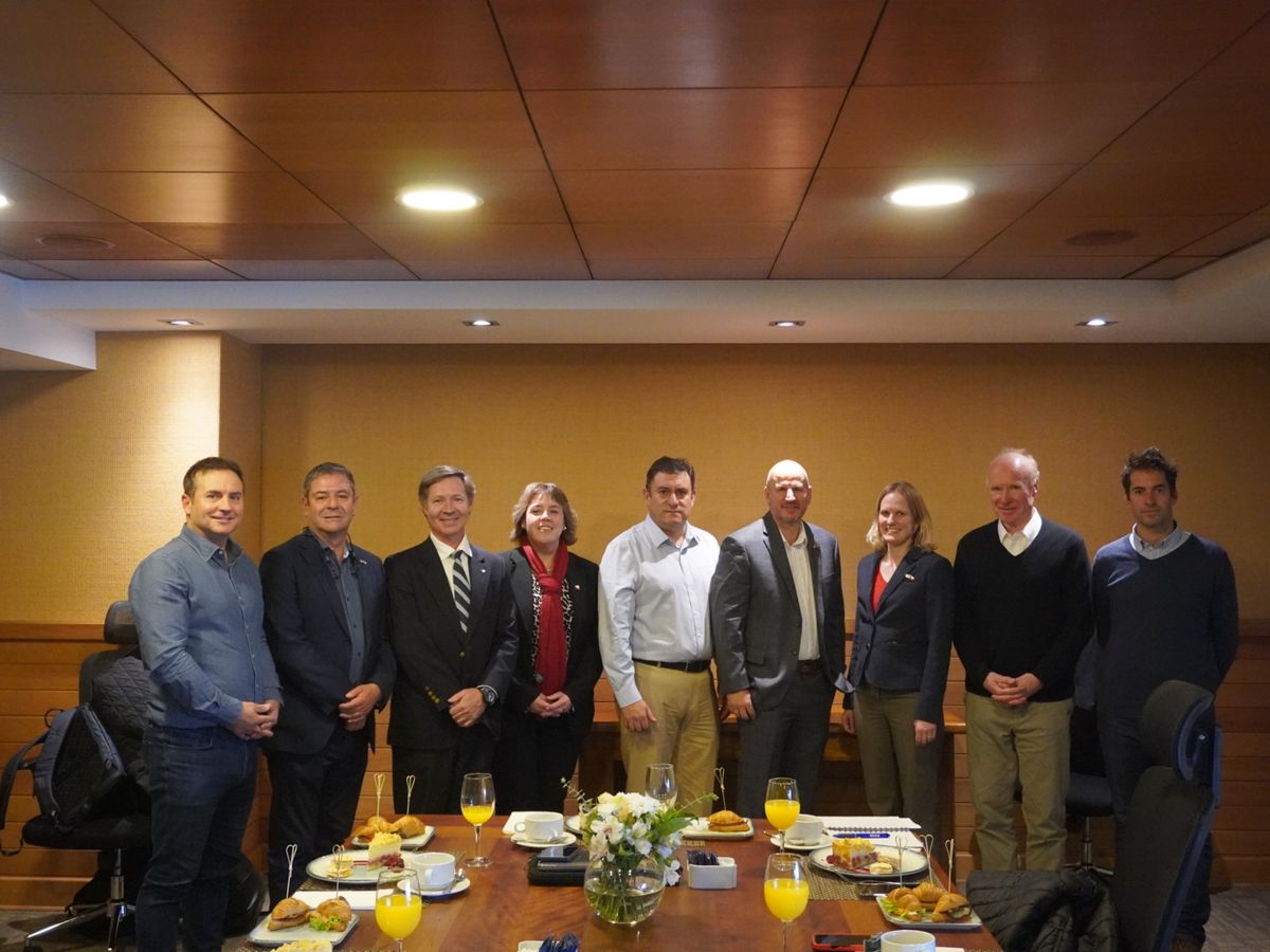 CONSEJO DEL SALMÓN Y EMPRESAS SOCIAS SOSTIENEN REUNIÓN ESTRATÉGICA CON EMBAJADOR DE EE.UU.