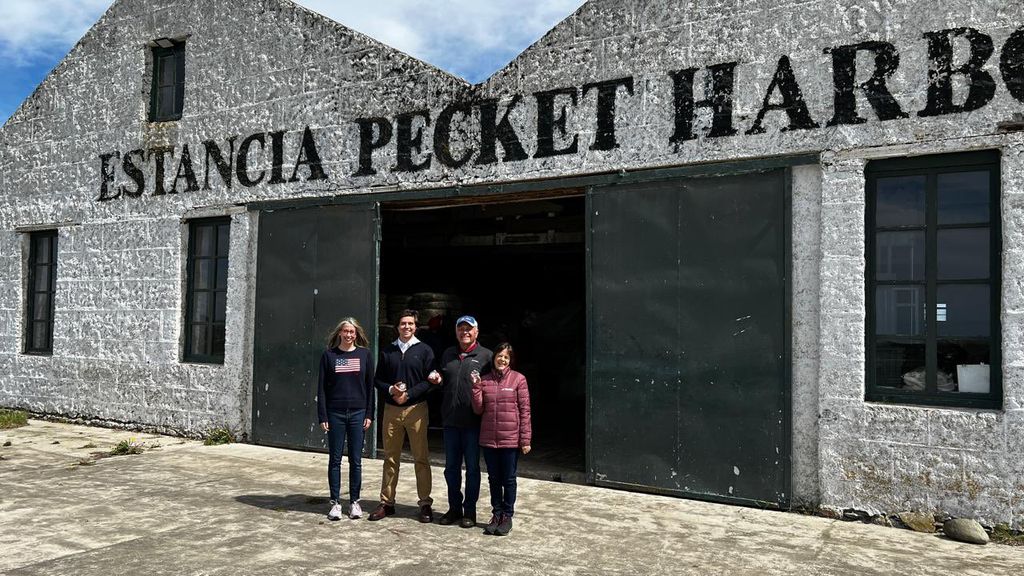 Gcwat9XX0AAp_fs Gcwat9XX0AAp_fs