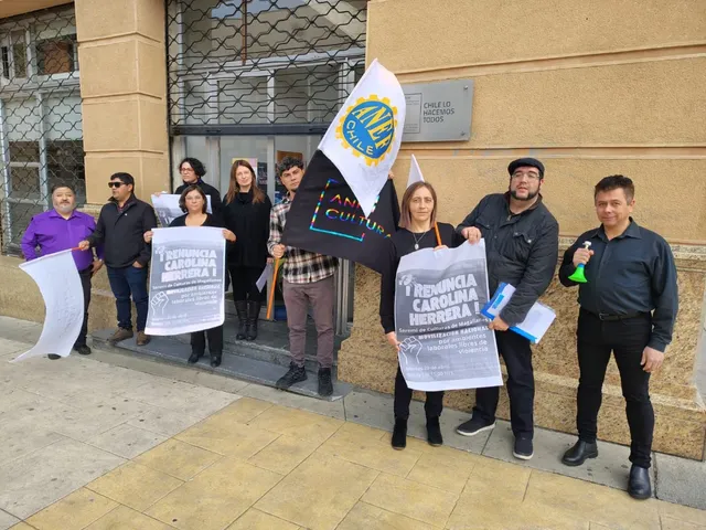 Una gran primera jornada de #movilizaciónnacional por la renuncia de la Seremi de Cultura de Magallanes #carolinaherrera que contó con la amplia participación de nuestros-as socios-as a lo largo del país, con ener Una gran primera jornada de #movilizaciónnacional por la renuncia de la Seremi de Cultura de Magallanes #carolinaherrera que contó con la amplia participación de nuestros-as socios-as a lo largo del país, con ener