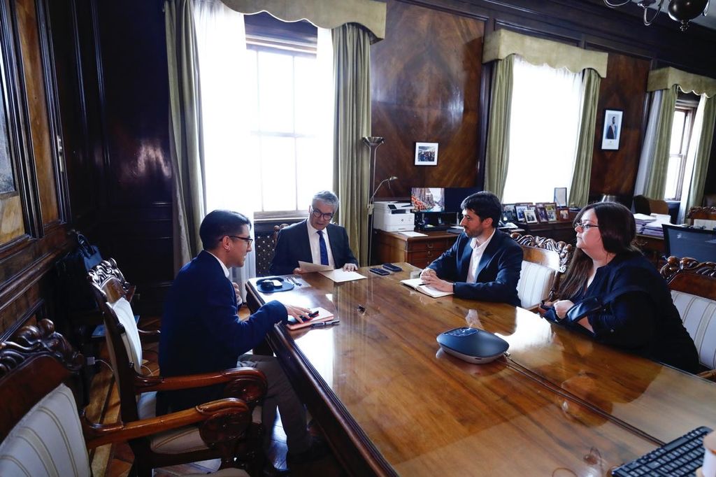 eb4b82f0-4a39-4262-8ea1-f86b1ab2e8e0 eb4b82f0-4a39-4262-8ea1-f86b1ab2e8e0