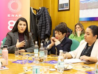 La Subsecretaria de la Mujer conoció los avances de Enap en la incorporación de mujeres y la conciliación de vida laboral, familiar y personal La Subsecretaria de la Mujer conoció los avances de Enap en la incorporación de mujeres y la conciliación de vida laboral, familiar y personal