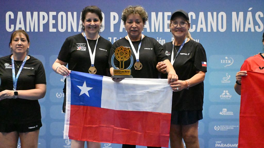 Claudia Erebitis junto a Jacqueline Díaz y Miriam Castro