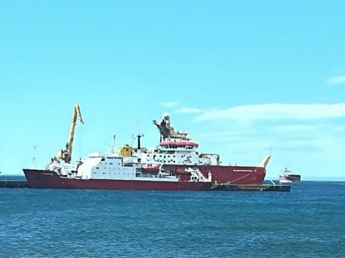 EL ROMPEHIELOS BRITÁNICO RSS SIR DAVID ATTENBOROUGH REALIZA ESCALA ...