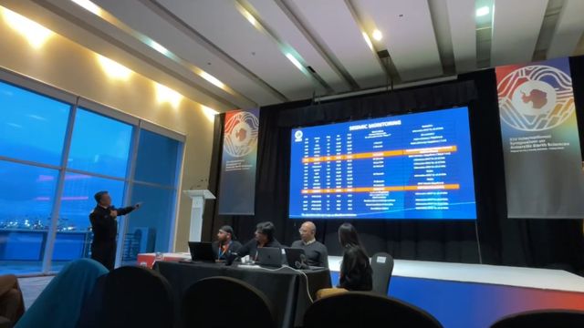 Director del SHOA Exponiendo en ISAES 2025