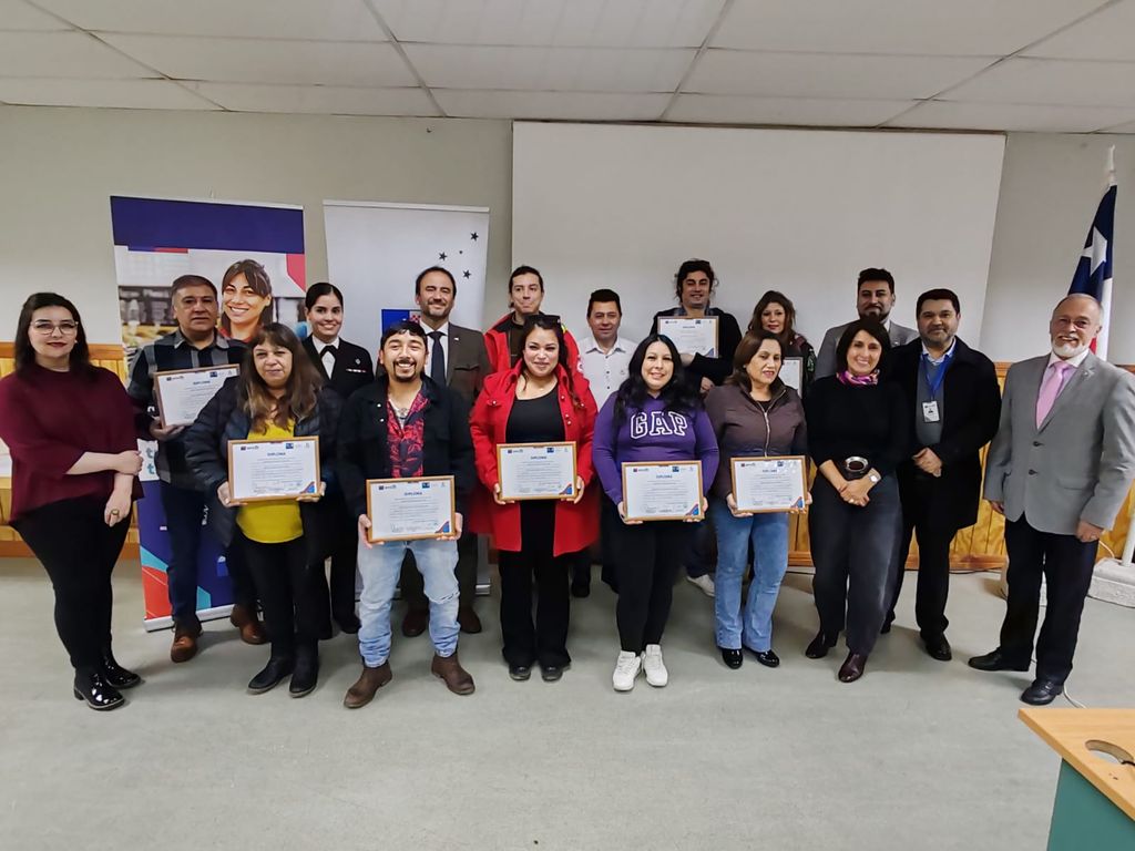 Ceremonia entrega de diplomas curso actualizacion faenas portuarias