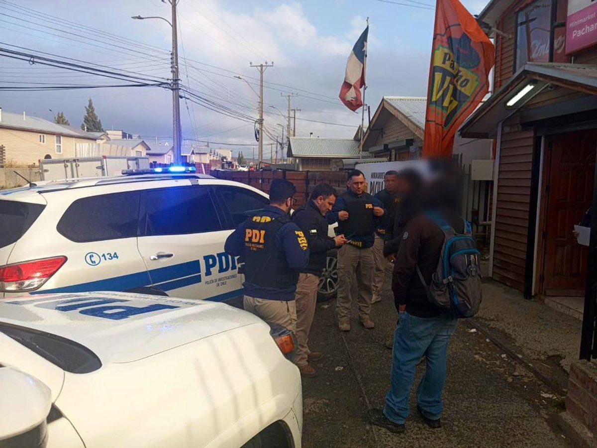 PDI REALIZA FISCALIZACIÓN DE EXTRANJEROS EN PUERTO NATALES Y PUNTA ARENAS: 10 PERSONAS EN SITUACIÓN MIGRATORIA IRREGULAR FUERON DENUNCIADAS