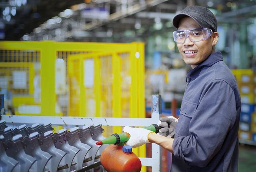 ALL_manufacturing_man_blue_overalls_bluewash_rgb_150 ALL_manufacturing_man_blue_overalls_bluewash_rgb_150