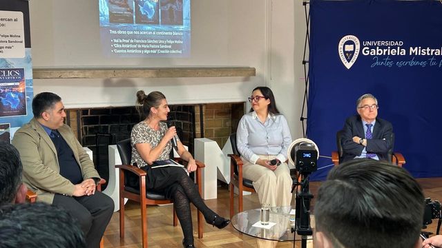 Presentación de tres libros antárticos en Santiago3