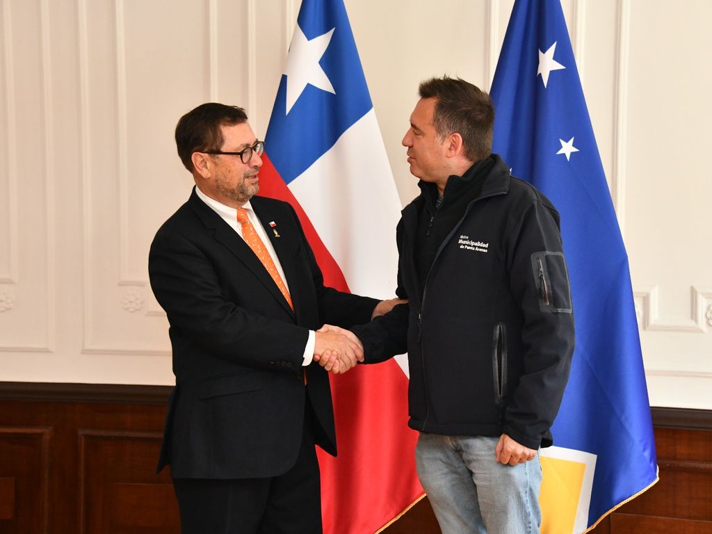 REUNIÓN ALCALDE RADONICH CON MINISTRO PÉREZ MACKENNA (3)