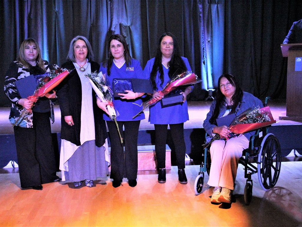 Marisol Mercegue, Paola Valenzuela, Marcela Soto, Claudia Miranda e Irene Bustamante (30 años) Marisol Mercegue, Paola Valenzuela, Marcela Soto, Claudia Miranda e Irene Bustamante (30 años)