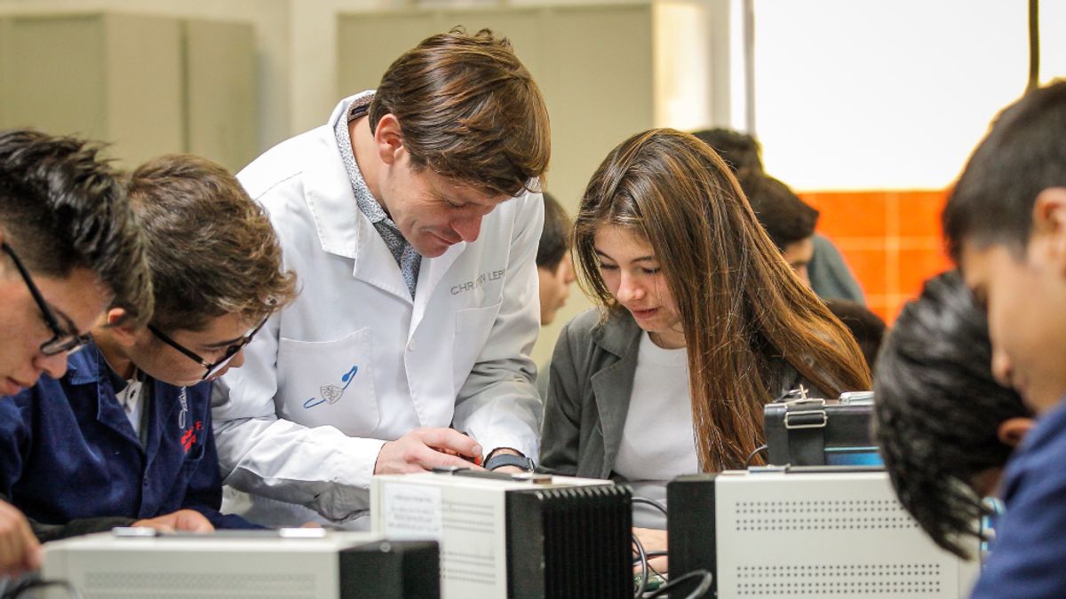 ABREN POSTULACIONES PARA RECONOCIMIENTO PROFE TP QUE DESTACA A DOCENTES TÉCNICO-PROFESIONALES EN TODO EL PAÍS