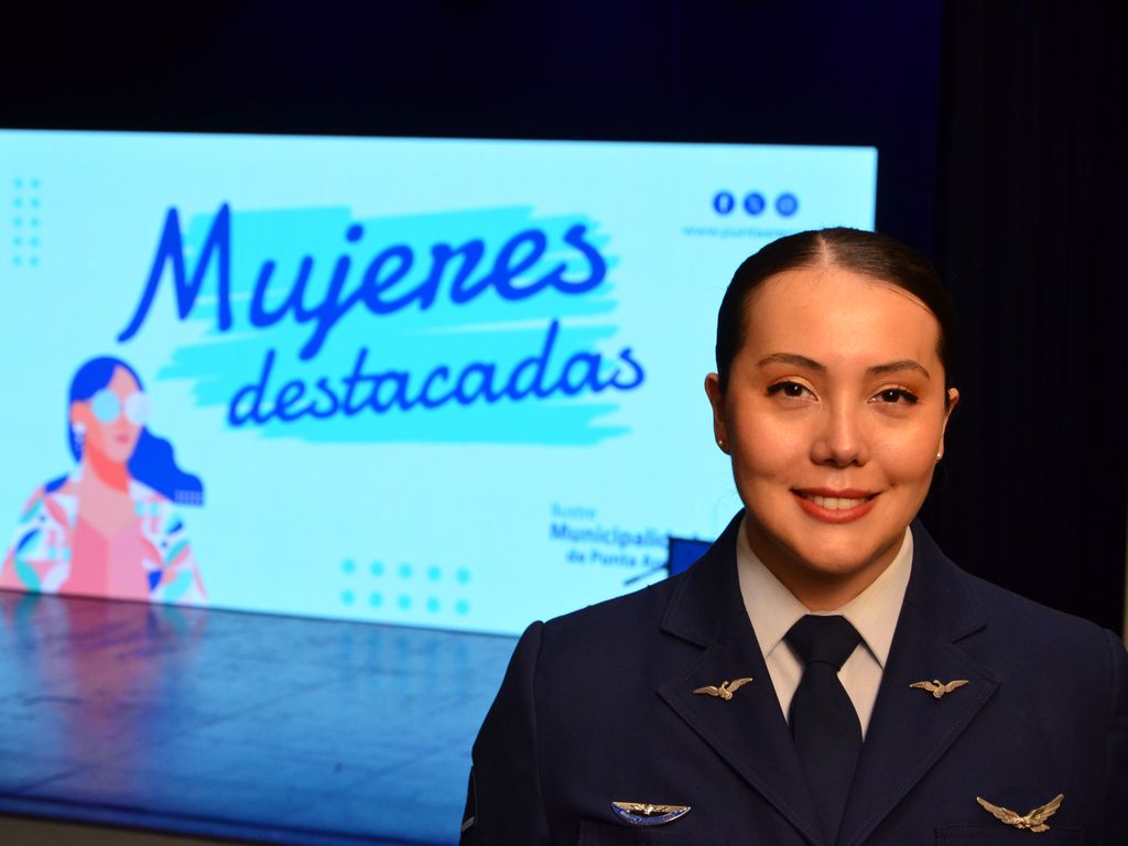 CABO SANTANA MUJER DESTACADA POR EL MUNICIPIO 2 CABO SANTANA MUJER DESTACADA POR EL MUNICIPIO 2