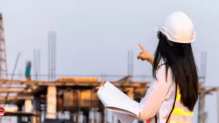 mujer construye mujer construye
