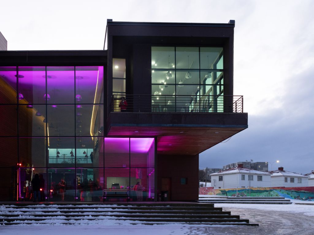 centro cultural claudio paredes