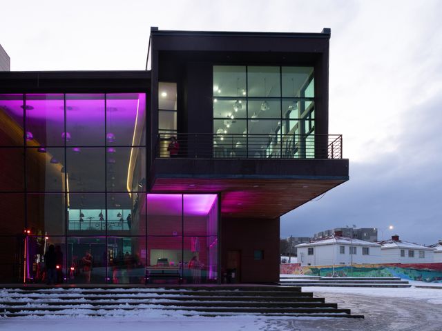 centro cultural claudio paredes