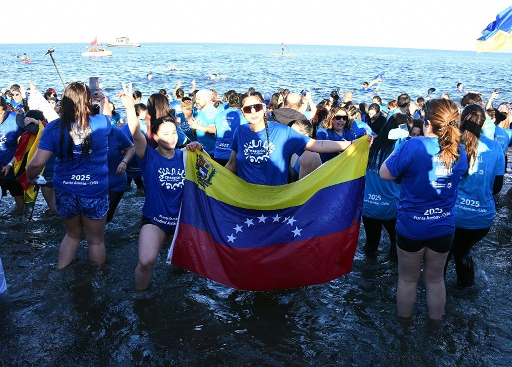 CHAPUZON DEL ESTRECHO 2025 (15) CHAPUZON DEL ESTRECHO 2025 (15)