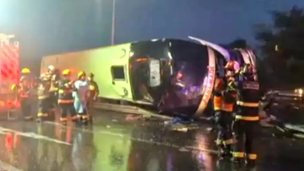 Al-menos-dos-muertos-deja-grave-accidente-de-bus-en-la-Ruta-5-Sur-a-la-altura-de-San-Fernando- Al-menos-dos-muertos-deja-grave-accidente-de-bus-en-la-Ruta-5-Sur-a-la-altura-de-San-Fernando-
