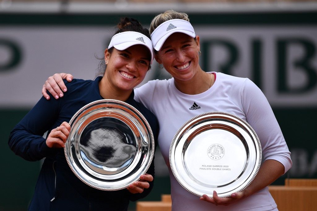 TENNIS-FRA-OPEN-WOMEN-DOUBLE-FINAL-TROPHY