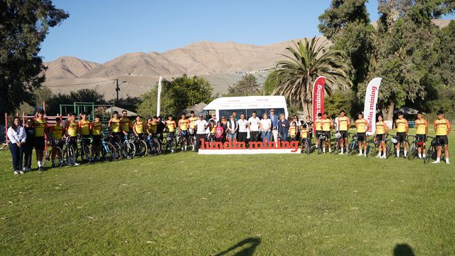 Entrega furgón Club Ciclista Star TAMA 01