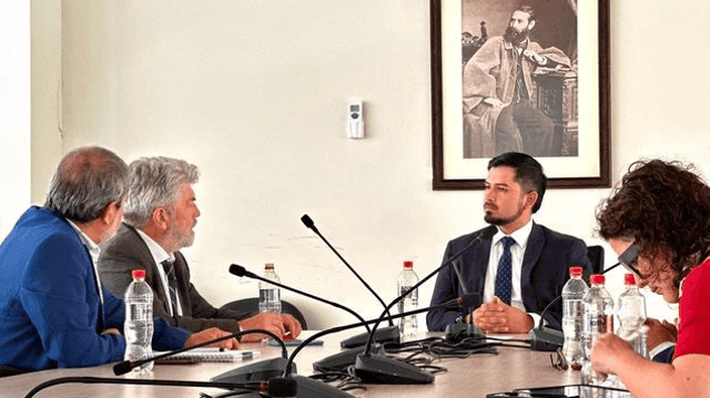 f4e6c6e4-9fe8-475f-b1dc-ee386d4605d5-medium-standard-q100 f4e6c6e4-9fe8-475f-b1dc-ee386d4605d5-medium-standard-q100