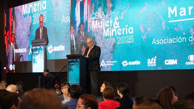 AIA - Mujer y Mineria AIA - Mujer y Mineria